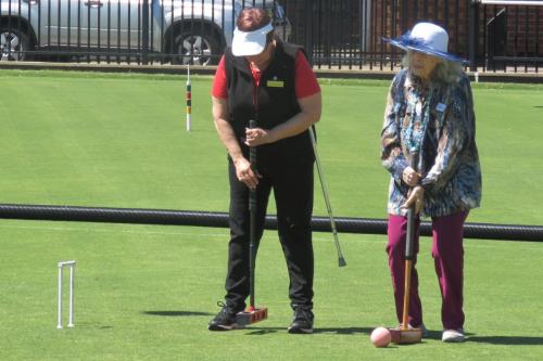 Kay assisting one of the ladies from RSL group to have a game of Croquet.IMG 7214 (2)